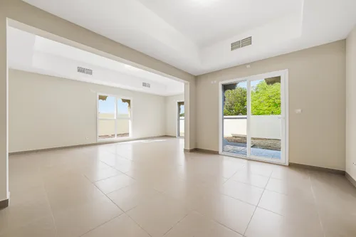 5 Bedrooms Villa in Cluster C