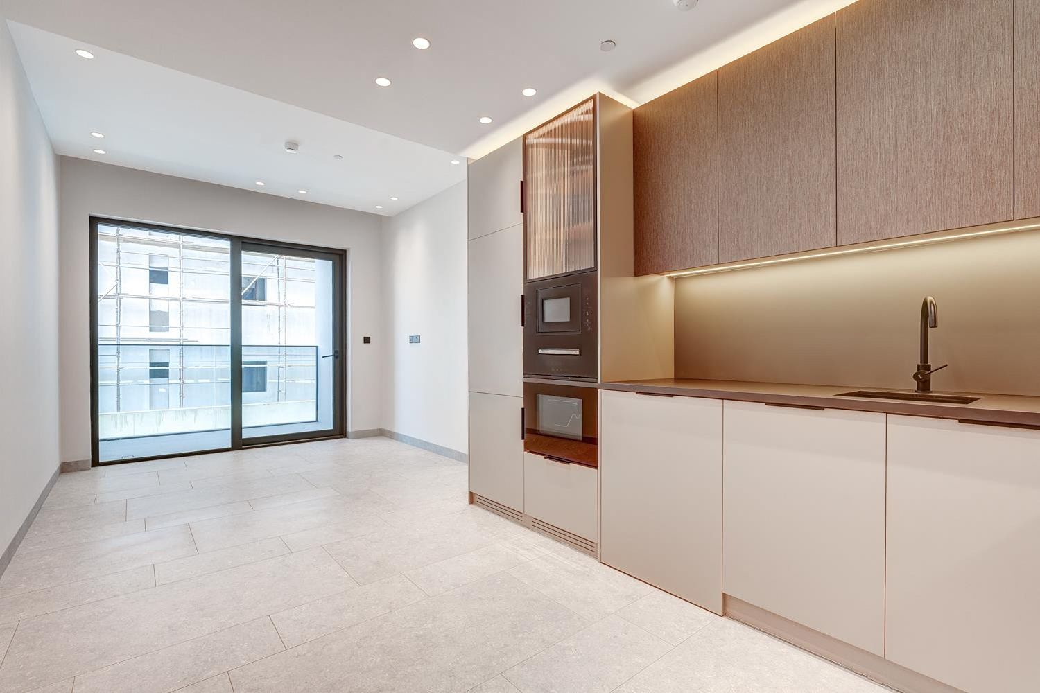 1 Bedroom Apartment in Oasis 1