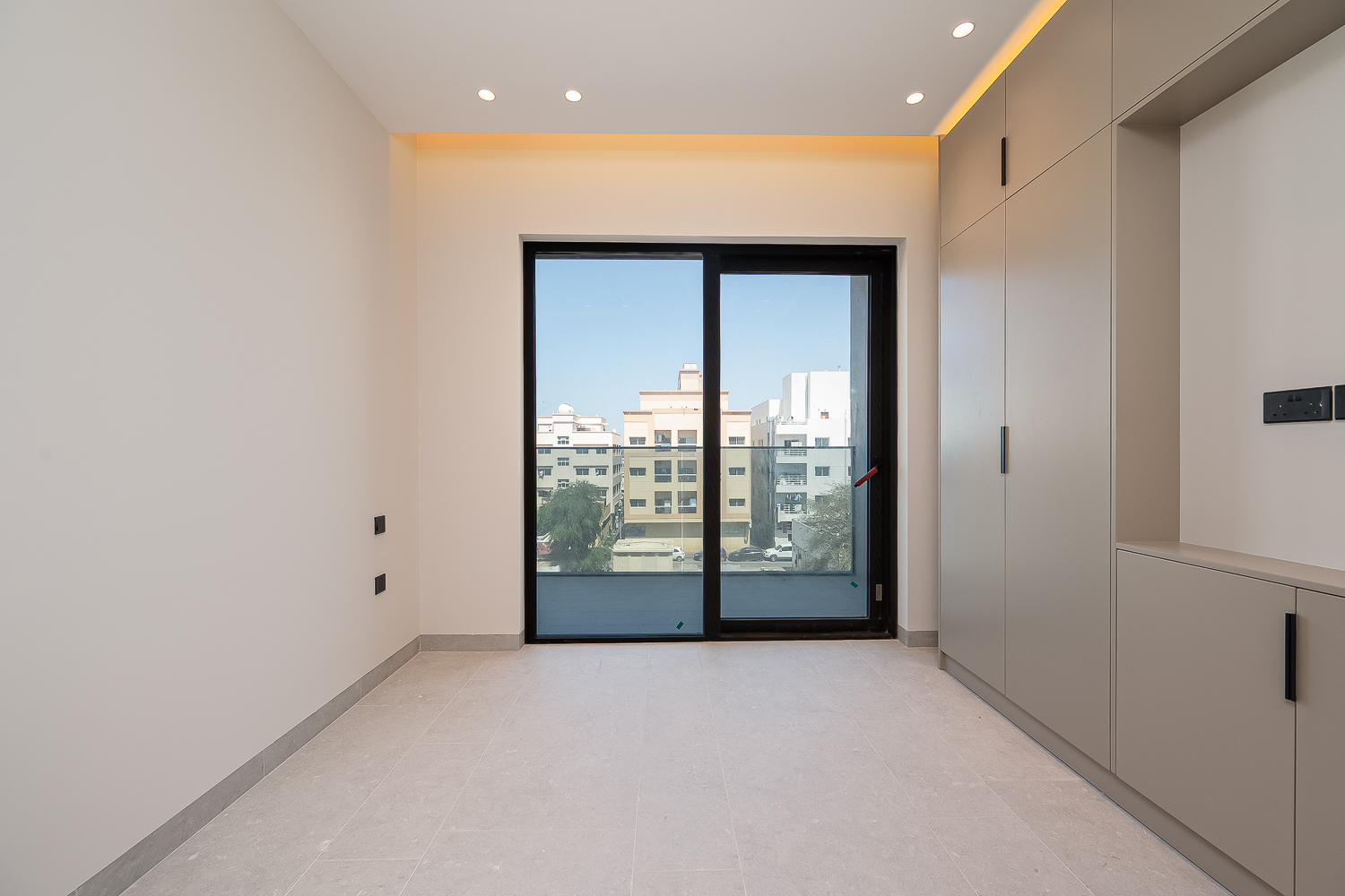 1 Bedroom Apartment in Oasis 1