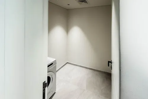 2 Bedrooms Apartment in Beverly Boulevard