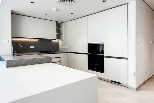 2 Bedrooms Apartment in Beverly Boulevard