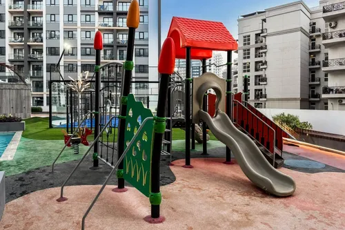 2 Bedrooms Apartment in Beverly Boulevard