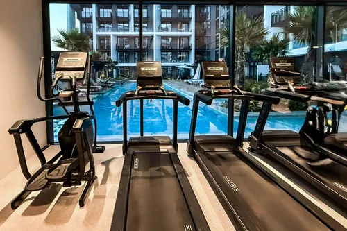 2 Bedrooms Apartment in Beverly Boulevard