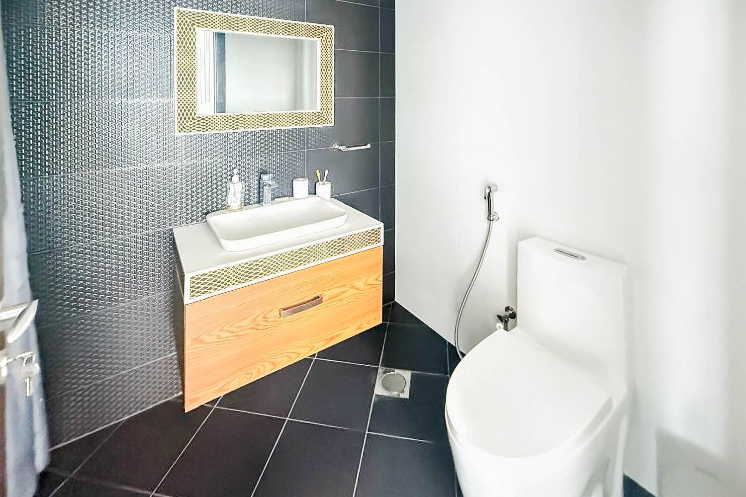 2 Bedrooms Apartment in Miraclz Tower by Danube