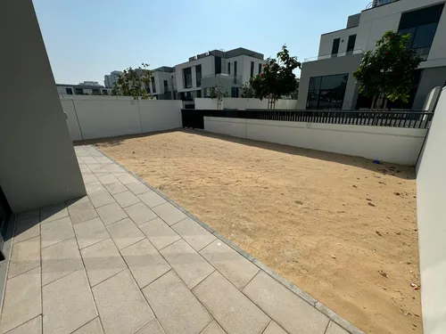 4 Bedrooms Townhouse in Murooj Al Furjan 1