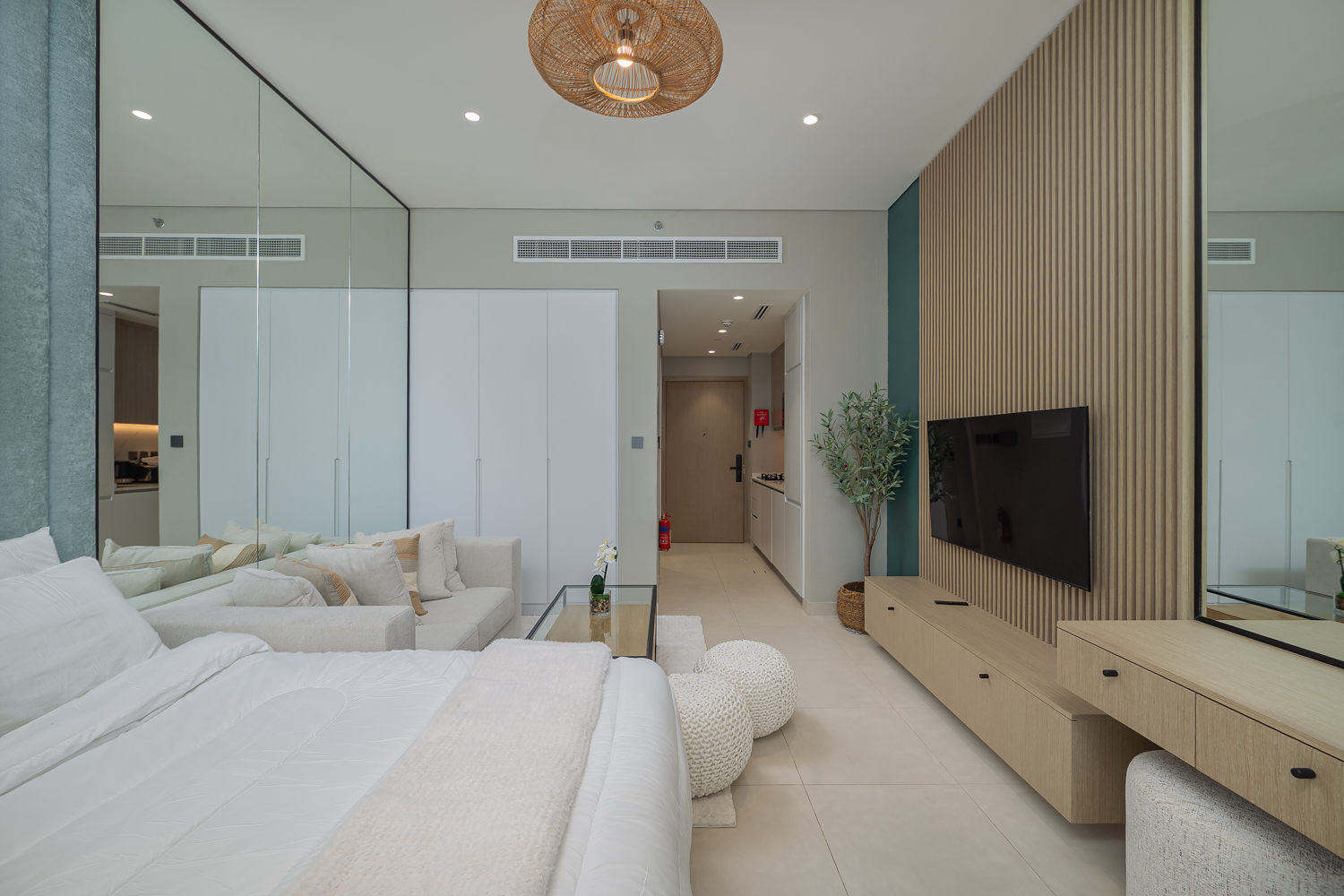  Apartment in Westwood By IMTIAZ