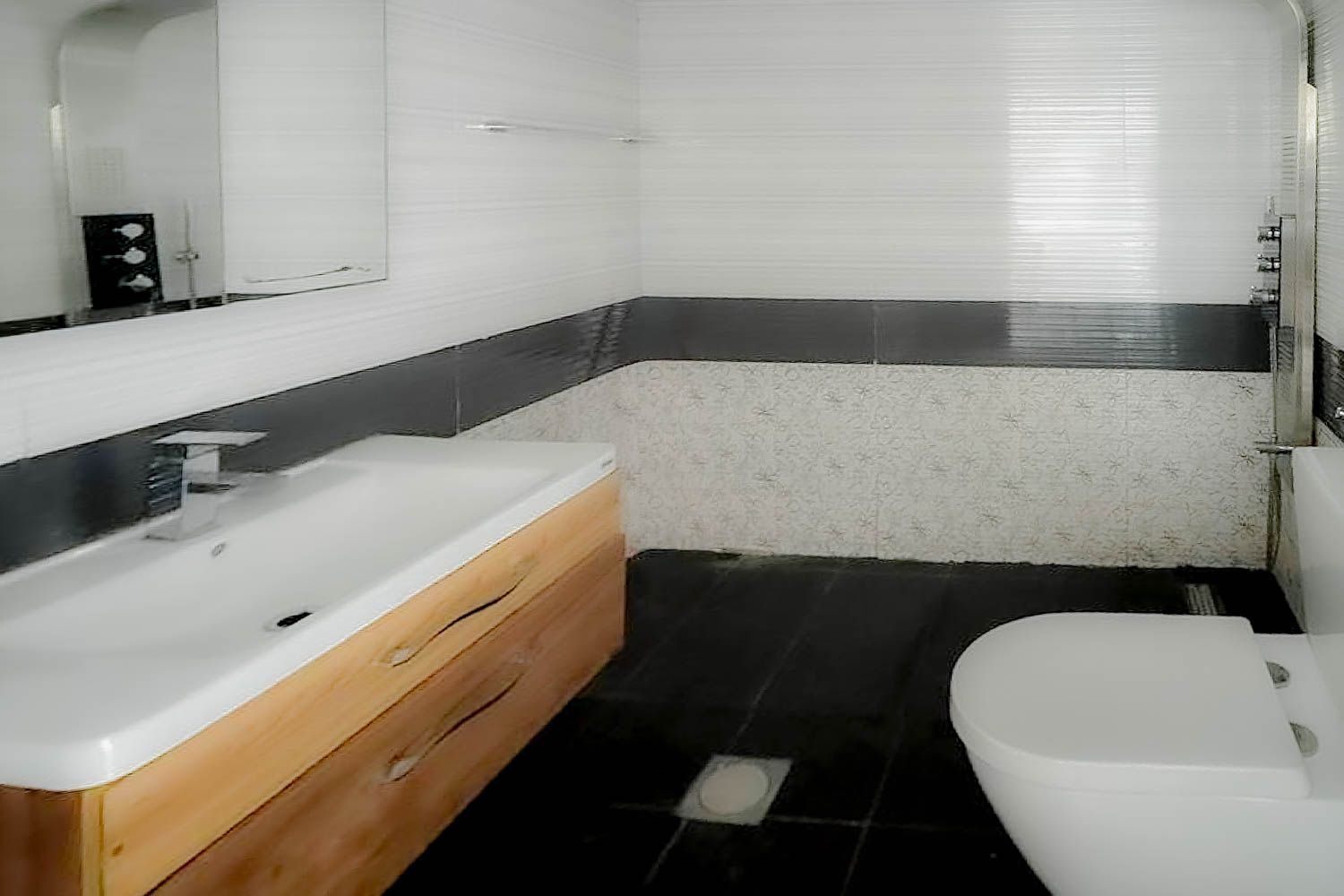  Apartment in Starz Tower 1