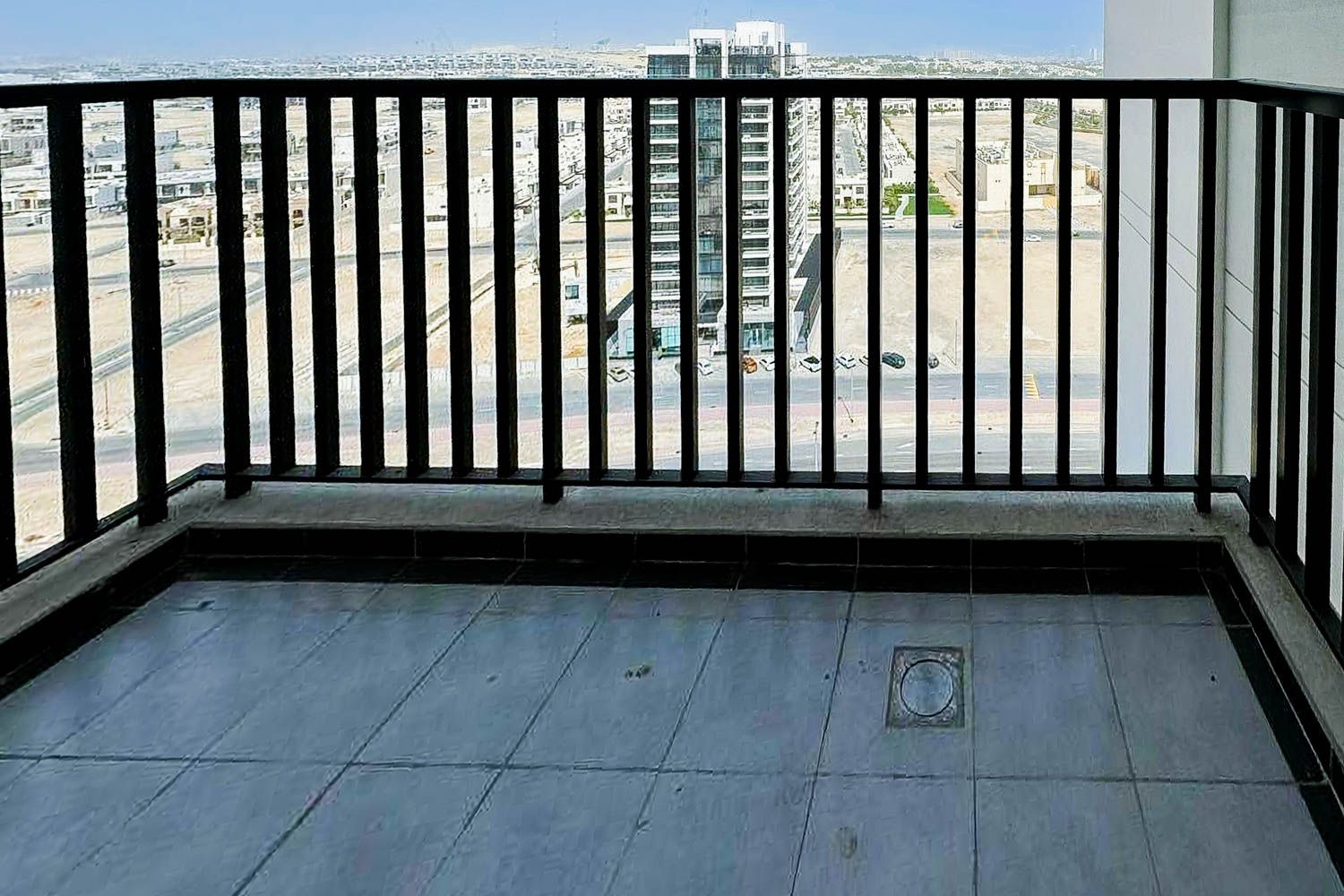  Apartment in Starz Tower 1