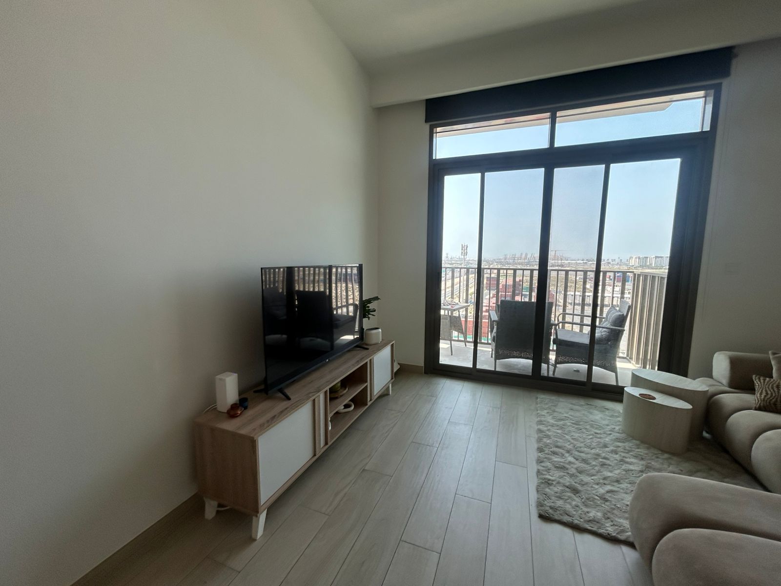 2 Bedrooms Apartment in Azizi Amber