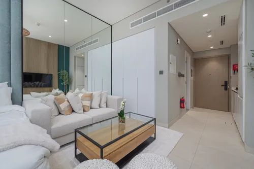  Apartment in Westwood By IMTIAZ