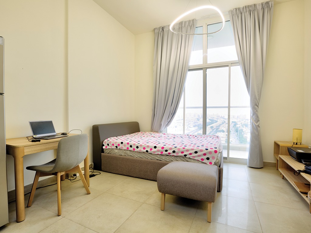  Apartment in Azizi Plaza