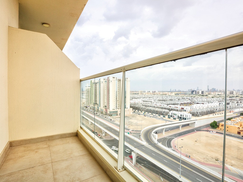  Apartment in Azizi Plaza