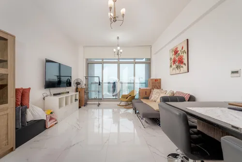 Large 2 bed + Maids | Bright Unit | Great Location