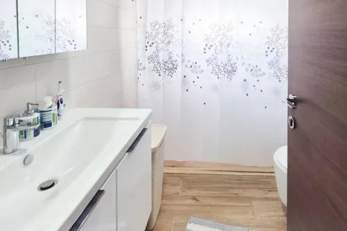 1 Bedroom Apartment in East 40