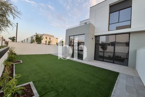 Corner Unit | Large Landscaped Space | Park View