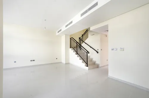 3 Bedrooms Townhouse in Centaury