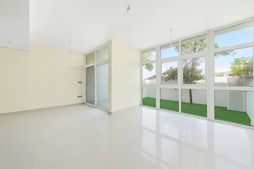 3 Bedrooms Townhouse in Centaury