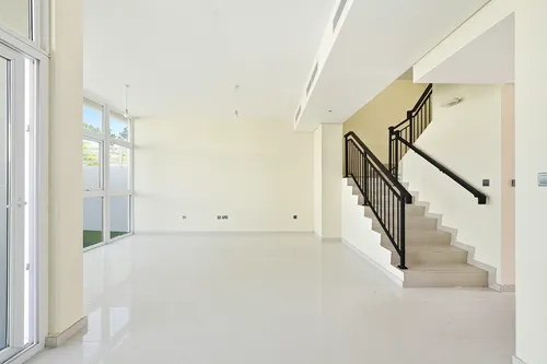 3 Bedrooms Townhouse in Centaury