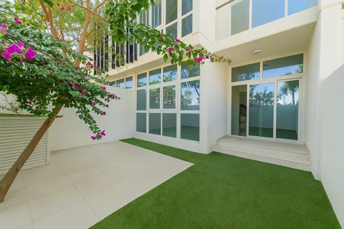 3 Bedrooms Townhouse in Centaury