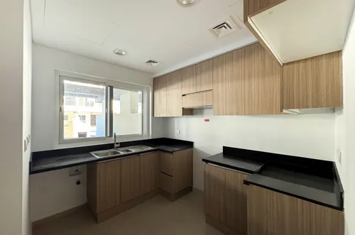 4 Bedrooms Townhouse in Camelia