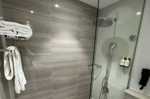 3 Bedrooms Hotel Apartment in Edge by Rotana