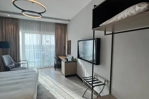 3 Bedrooms Hotel Apartment in Edge by Rotana