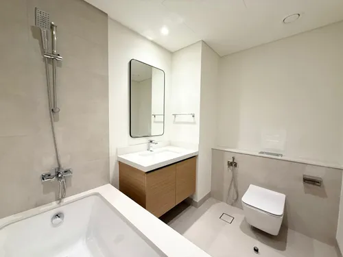 2 Bedrooms Apartment in Creek Crescent