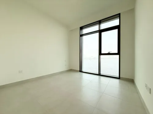 2 Bedrooms Apartment in Creek Crescent