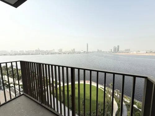 2 Bedrooms Apartment in Creek Crescent