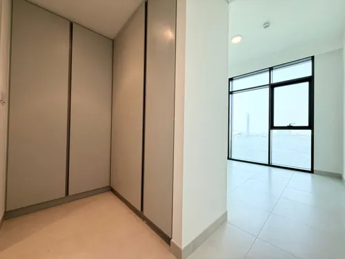 2 Bedrooms Apartment in Creek Crescent