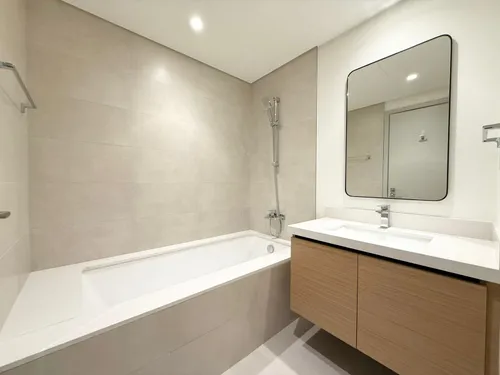 2 Bedrooms Apartment in Creek Crescent