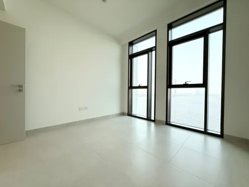 2 Bedrooms Apartment in Creek Crescent