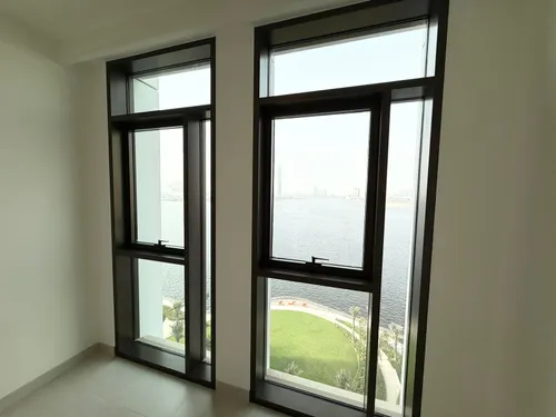 2 Bedrooms Apartment in Creek Crescent