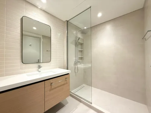 2 Bedrooms Apartment in Creek Crescent