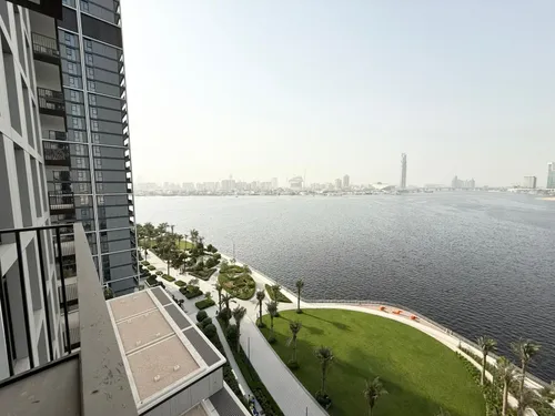 2 Bedrooms Apartment in Creek Crescent
