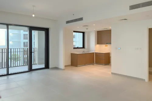 Unfurnished | With balcony