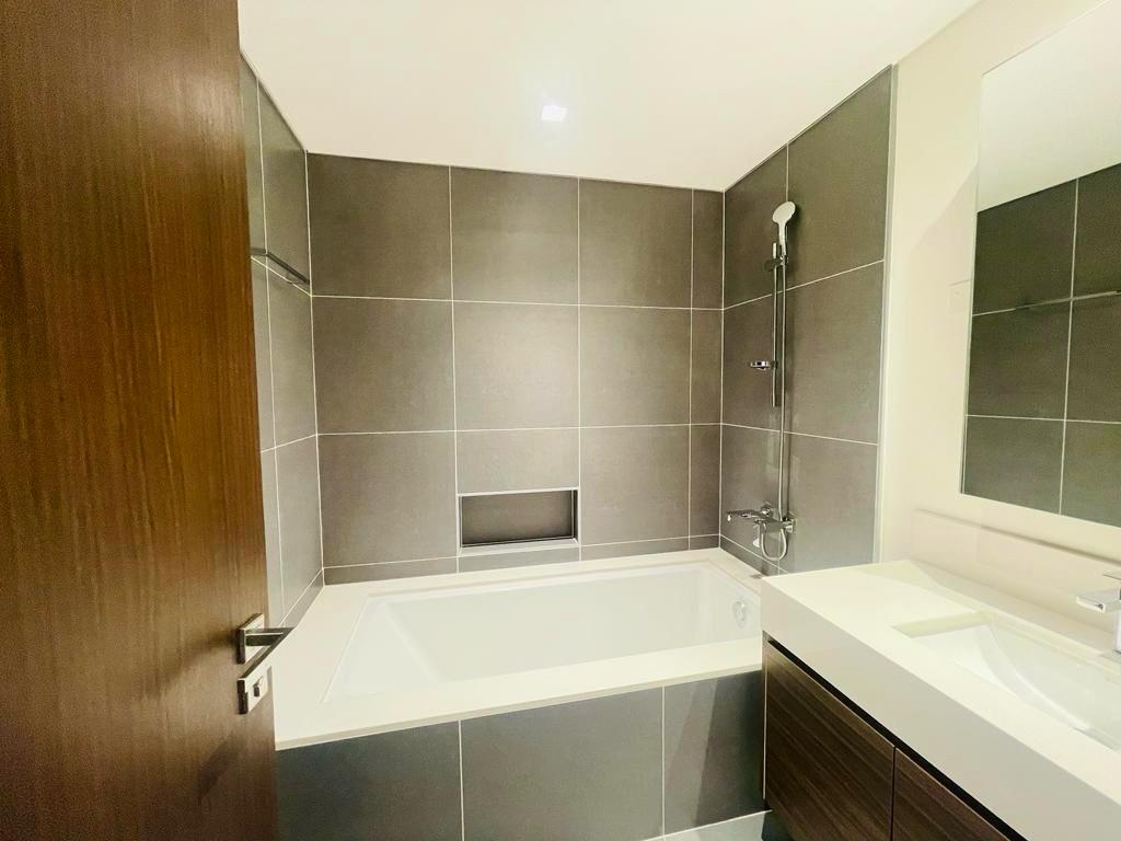 1 Bedroom Apartment in Creek Edge Tower 1