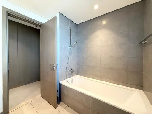 2 Bedrooms Apartment in Creek Gate Tower 2
