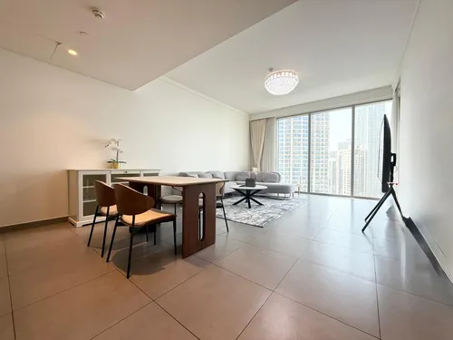 2 Bedrooms Apartment in Creek Gate Tower 2