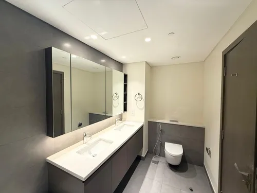 2 Bedrooms Apartment in Creek Gate Tower 2