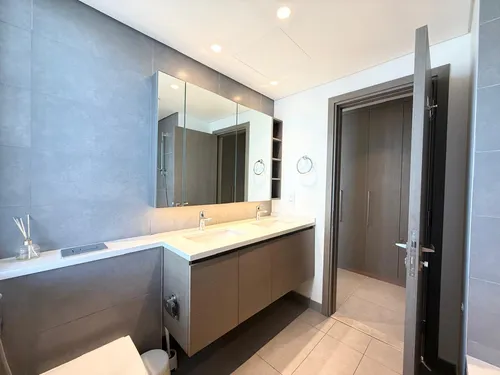 2 Bedrooms Apartment in Creek Gate Tower 2