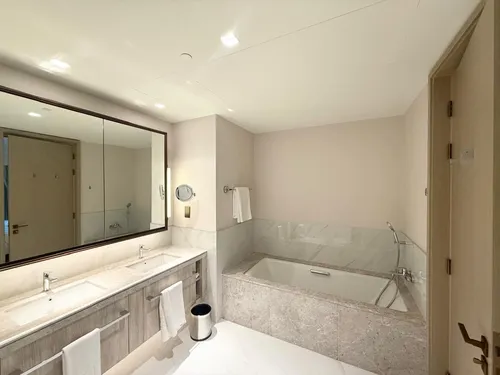 2 Bedrooms Hotel Apartment in Address Harbour Point Tower 2