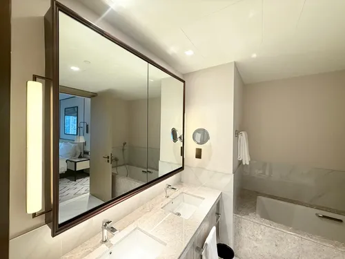 2 Bedrooms Hotel Apartment in Address Harbour Point Tower 2