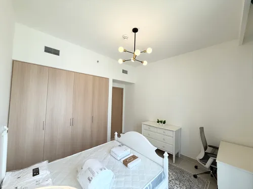 2 Bedrooms Apartment in Island Park 1