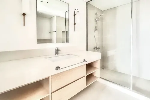 2 Bedrooms Apartment in 17 Icon Bay Building 1