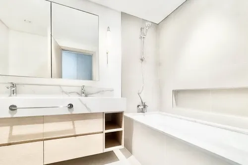 2 Bedrooms Apartment in 17 Icon Bay Building 1