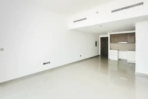 2 Bedrooms Apartment in 17 Icon Bay Building 1