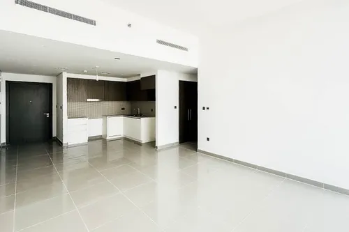 2 Bedrooms Apartment in 17 Icon Bay Building 1