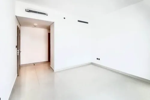 2 Bedrooms Apartment in 17 Icon Bay Building 1