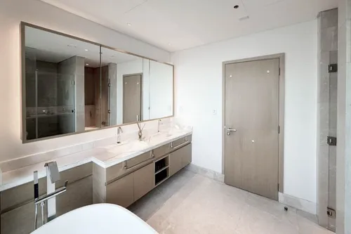 4 Bedrooms Apartment in Creek Rise Tower 2